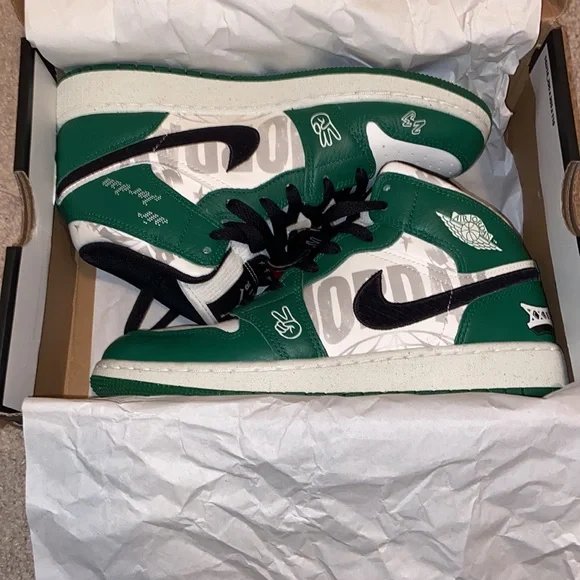 Air Jordan 1 Mid-Top Kids Youth Vibrant Green and White Sneakers Limited Edition - Picture 7 of 8